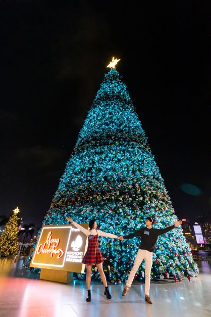 MERRY CHRISTMAS: Pohon Natal raksasa Art Park WKCD, Hong Kong, sudah bisa dinikmati sejak 26 November lalu. (HKTB)