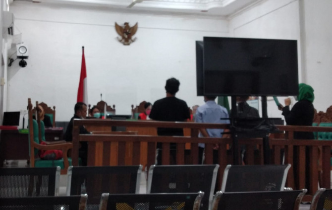 VIRTUAL: Sidang di Pengadilan Negeri Sidoarjo perkara penggelapan. (HENDRIK MUCHLISON/RADAR SIDOARJO)