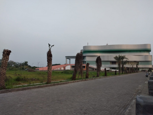 AKTIF LAGI: Gedung MPP difungsikan untuk sejumlah pelayanan. (HENDRIK MUCHLISON/RADAR SIDOARJO)