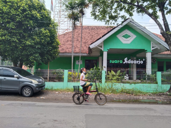 RESPON CEPAT: Gedung eks radio milik Pemkab Sidoarjo di Wisma Sarinadi ini akan dimanfaatkan sebagai call center 112. (RIZKY PUTRI PRATIMI/RADAR SIDOARJO)