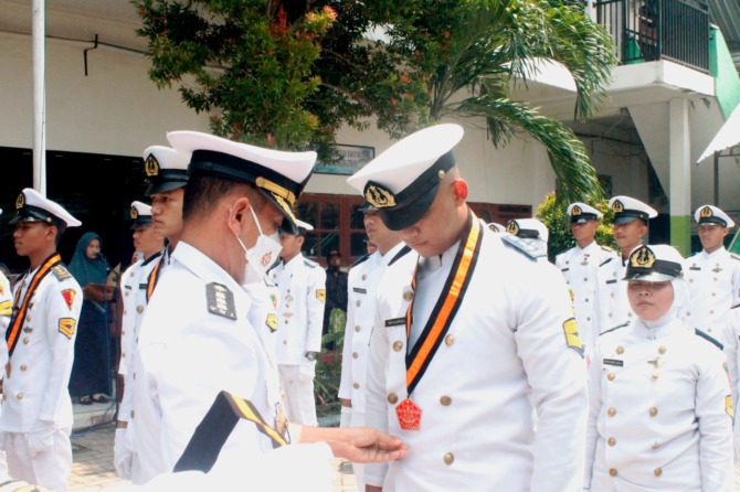 BERKUALITAS: Siswa SMK Pelayaran Yahari Sidoarjo Diwisuda.