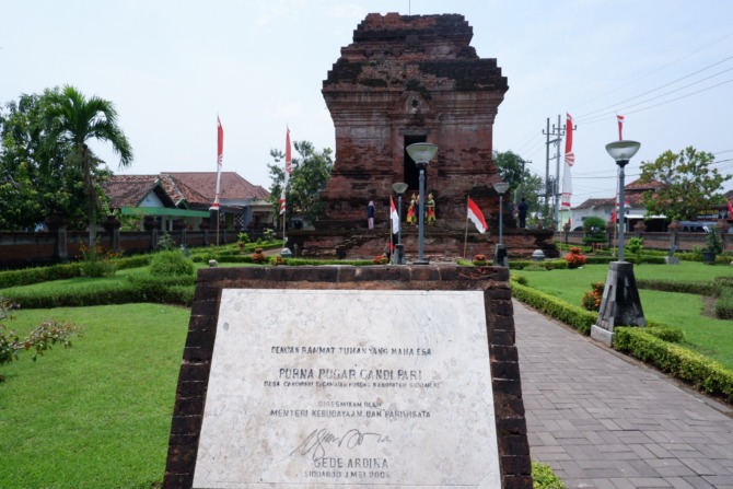 BERSEJARAH: Meski berusia ratusan tahun, Candi Pari, situs bersejarah peninggalan Majapahit ini tetap terjaga kelestariannya. (RIZKY PUTRI PRATIMI/RADAR SIDOARJO)