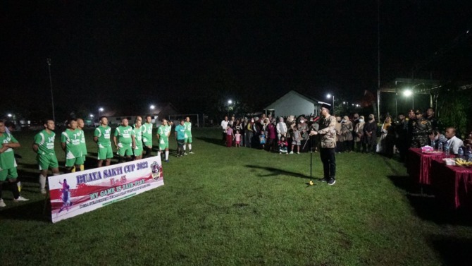 SPORTIVITAS: Bupati Sidoarjo Ahmad Muhdlor membuka turnamen sepak bola.