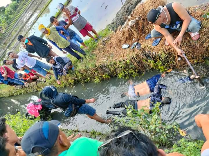 TENGKURAP: Kedua korban saat ditemukan dalam keadaan meninggal di saluran air irigasi.
