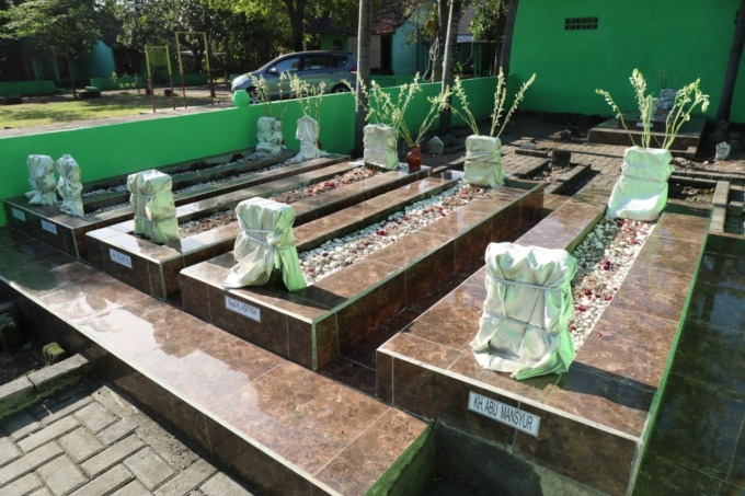DIBANGUN: Makam ulama Pondok Pesantren Sono, Desa Sidokerto, Kecamatan Buduran.