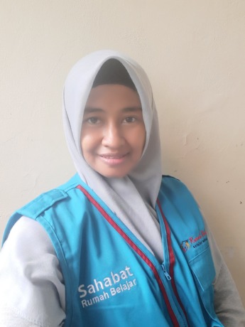 Guru SMKN 3 Buduran Dwi Setia Ningrum