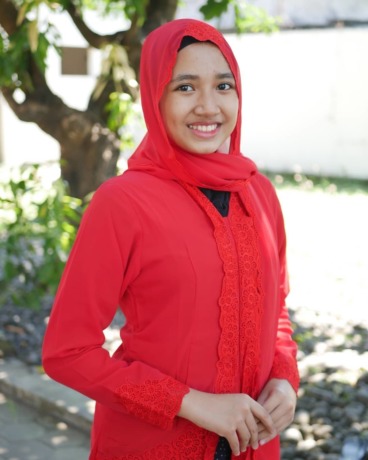 Violist Sidoarjo, Dewi Kamilah Azzahra. (LUKMAN ALFARISI/RADAR SIDOARJO)