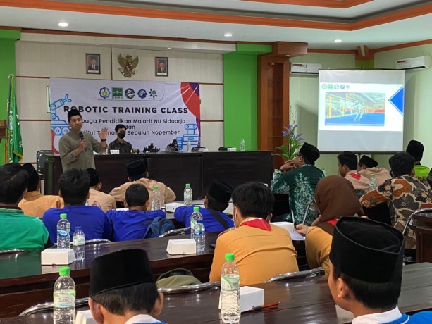 BELAJAR: Pelatihan robotika yang diadakan LP Ma’arif NU.