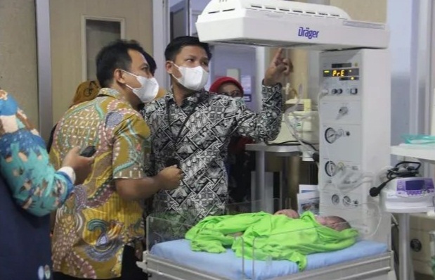 PERSIAPAN: Visitasi tim dari Kementerian Kesehatan di RSUD Sidoarjo beberapa waktu lalu.