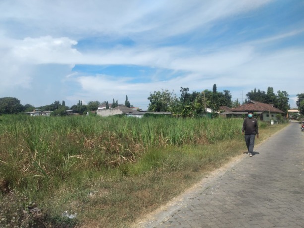 PEMBEBASAN : Lokasi lahan yang bakal jadi bangunan SMPN 2 Prambon di belakang Koramil Prambon. (HENDRIK MUCHLISON/RADAR SIDOARJO)