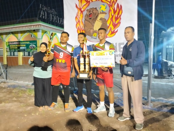 BERPRESTASI: Juara 1 Turnamen Bola Voli Teratai Bhayangkara Cup Tahun 2022.
