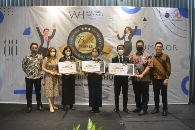 APRESIASI: Waringin Hospitality Hotel Group memberikan beasiswa kepada para best trainee tahun 2022.