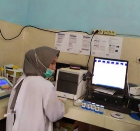 DETEKSI : Mesin tes cepat molekular (TCM) di Puskesmas Krian.