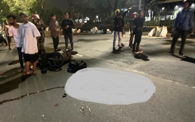 TERPENTAL: Korban tewas di TKP sebelum dievakuasi. (IST)