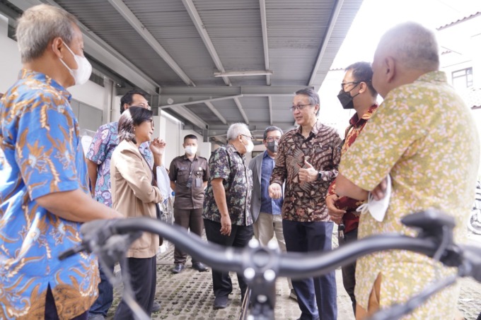 INOVASI: CEO PT Insera Sena, Soejanto Widjaja, menjelaskan produk kolaborasi Polygon dan ITB.