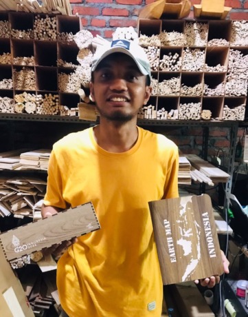 BANGGA: Hasil karya Aliyafi yang menjadi souvenir KTT G20. (IST)