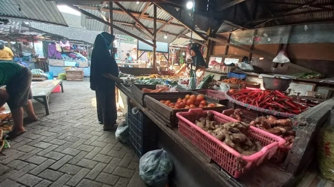 BAKAL DIPERBAIKI: Kondisi pasar tradisional di Desa Panembangan, Kecamatan Balongbendo. (IST)