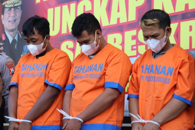 DIADILI: Ketiga terdakwa saat ditangkap polisi pada September 2022. (IST)