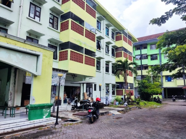 PERLU PERHATIAN : Kondisi rusunawa Bulusidokare yang bangunannya tampak kurang terawat. (M DHAIFULLAH/RADAR SIDOARJO)