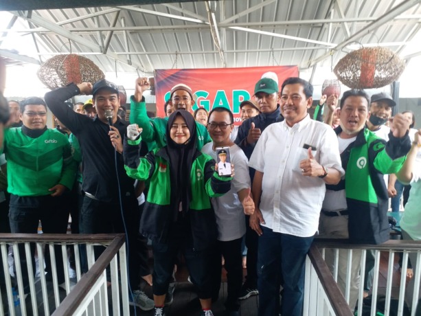KOMPAK: Komunitas Ojek Online Sidoarjo-Surabaya dukung Ganjar Pranowo jadi presiden.