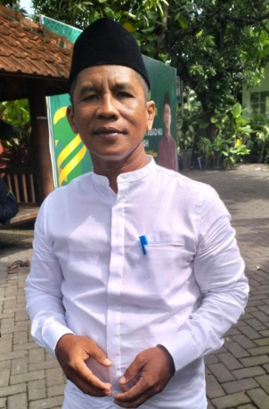 Kepala Desa Siwalanpanji Achmad Choiron