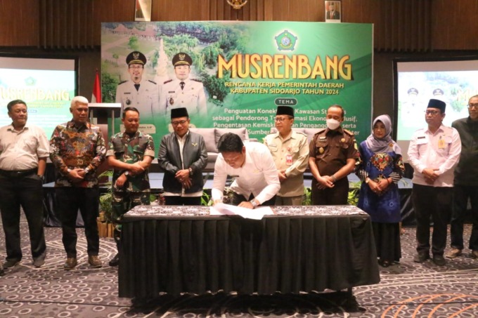 RENCANA KERJA: Wakil Bupati Sidoarjo Subandi (tengah) dalam kegiatan musrenbang.