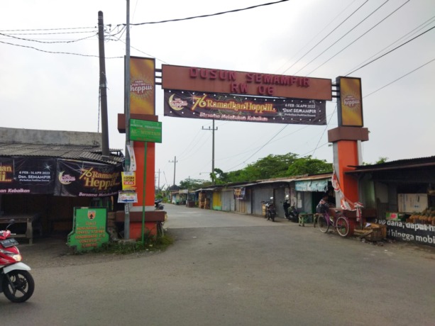 MEGAH: Pengecatan fasilitas desa seperti gapura dalam kegiatan bertajuk Ngabuburit Heppiii di Sidoarjo