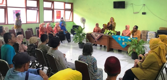 PEDULI : Ketua TP PKK Sidoarjo Sa
