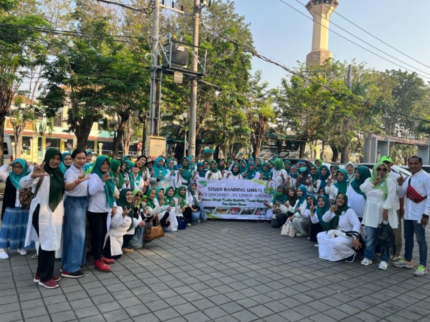 SEMANGAT: Sebanyak 75 pelaku UMKM yang tergabung dalam HKTI Sidoarjo menggelar kegiatan study banding ke Madiun. (Ist)