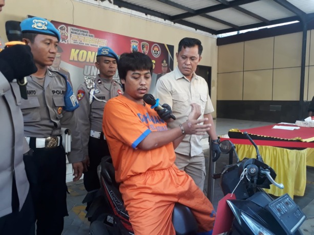 NAFSU BEJAT: M Nasron pelaku begal payudara. (ZAINUL FAJAR/RADAR SIDOARJO)