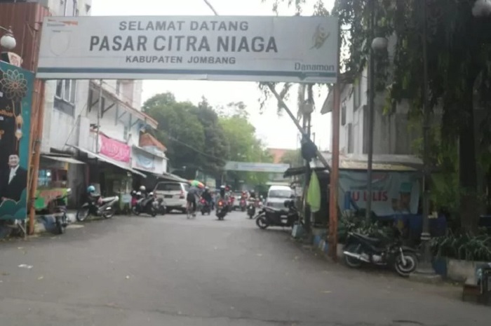 Empat dari ratusan ruko di PCN Jombang ini bermasalah. EMpat ruko itu dapat HGB Ilegal dan tengah diselidiki Kejari Jombang