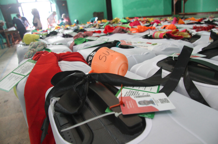 Koper milik CJH Jombang ditandai aneka benda untuk mempermudah identifikasi.
