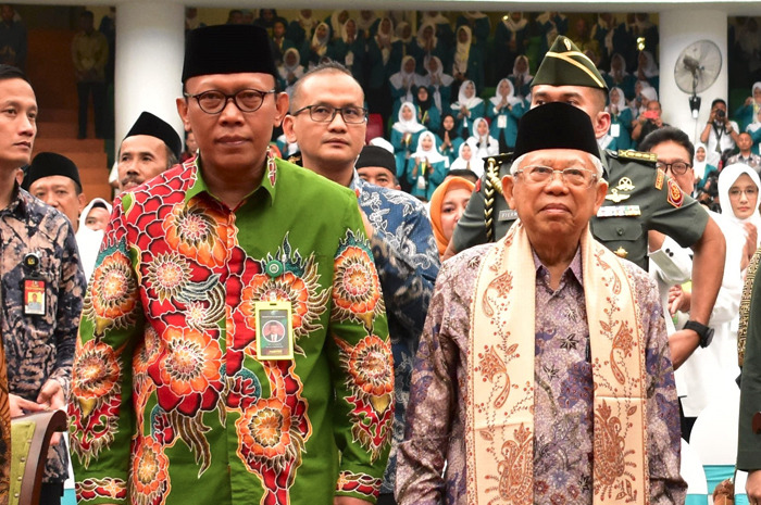 Rektor Unisma, Prof Dr Maskuri MSi bersama Wapres RI Ma