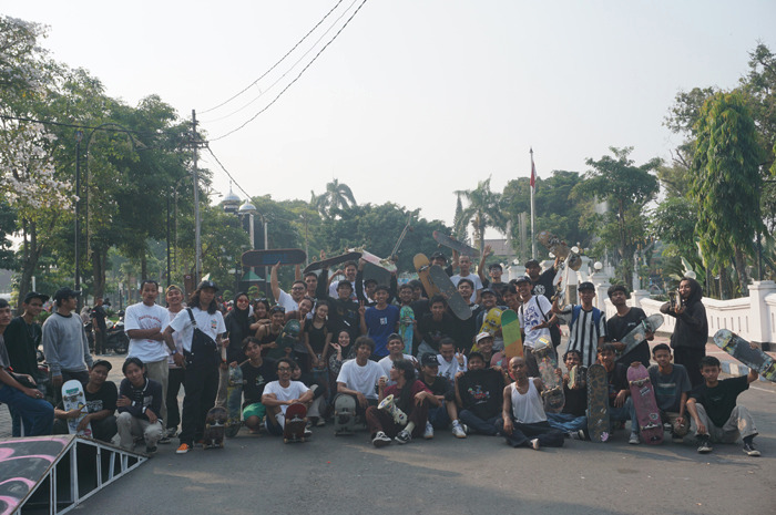 Para skateboarder Jombang saat memperingati hari skateboarding sedunia