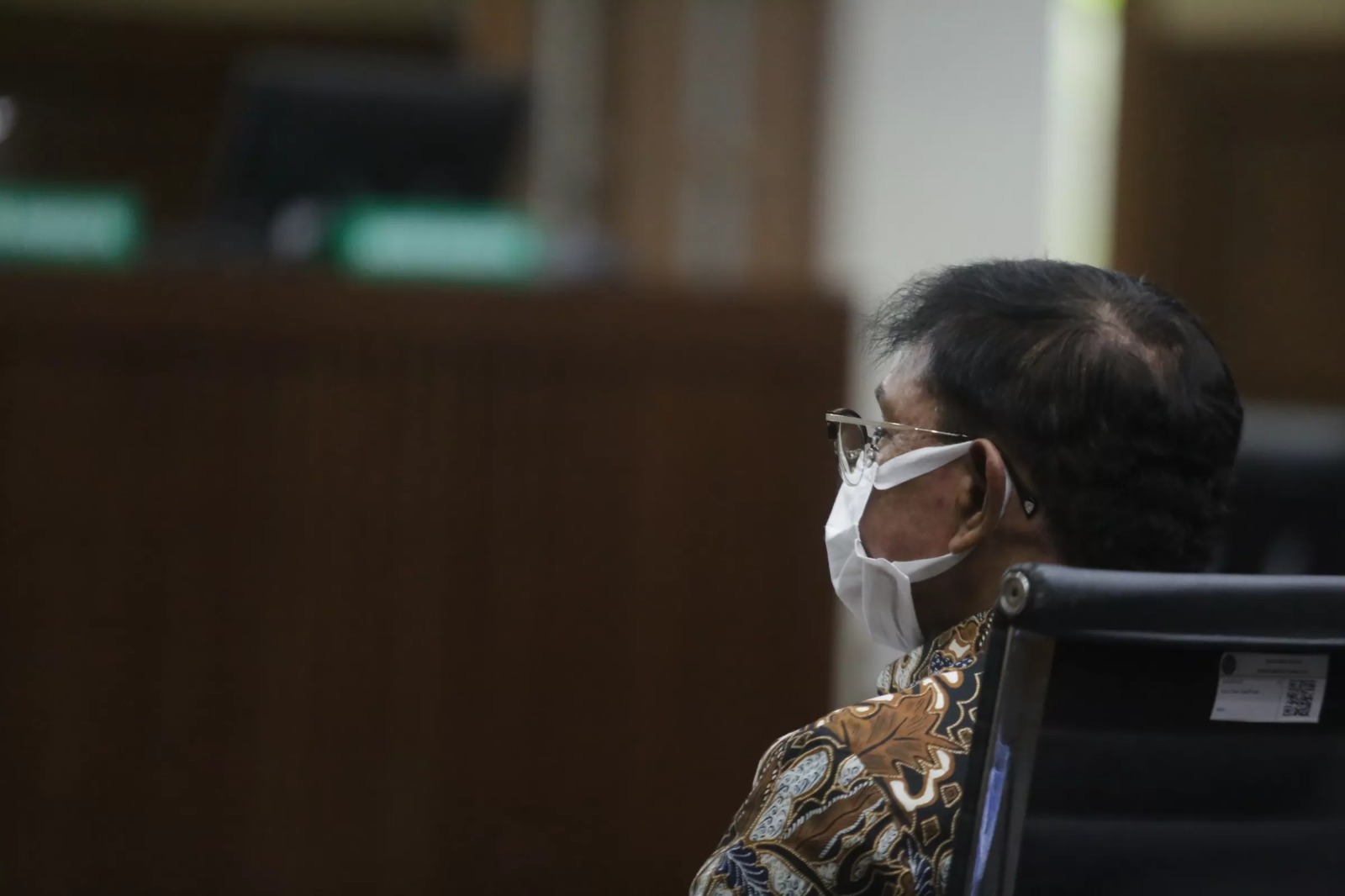 Mantan Menteri Komunikasi dan Informatika (Menkominfo) Johnny G Plate menjalani sidang perdana, dengan agenda pembacaan surat dakwaan jaksa penuntut umum (JPU). (Dery Ridwansyah/JawaPos.com)