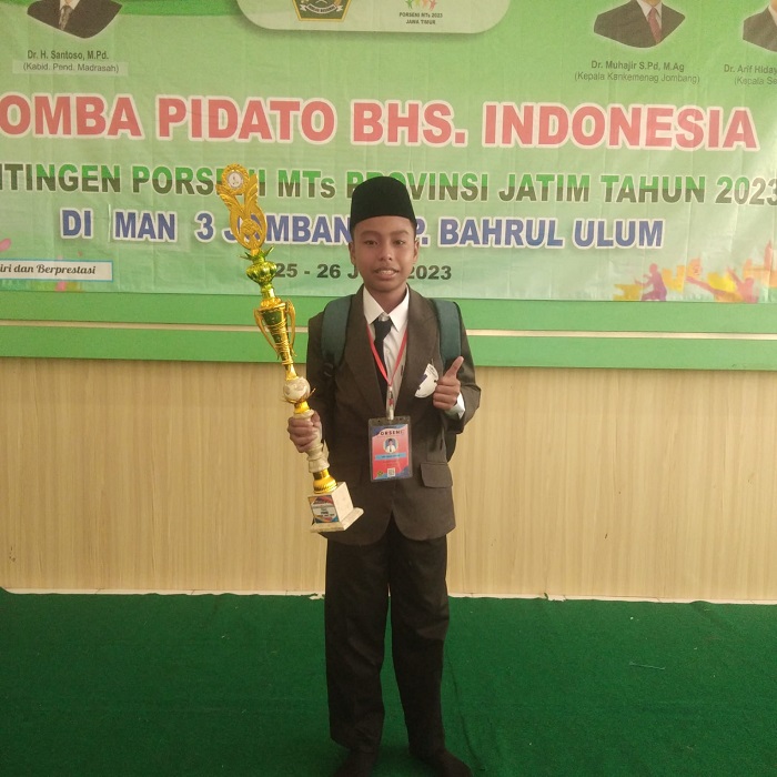 Firhan Abdillah, juara 2 Pidato Bahasa Indonesia Porseni MTs tingkat Jatim 2023.