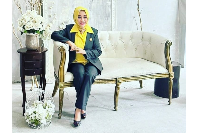 Maya Novita yang juga ketua Ormas MKGR Jombang