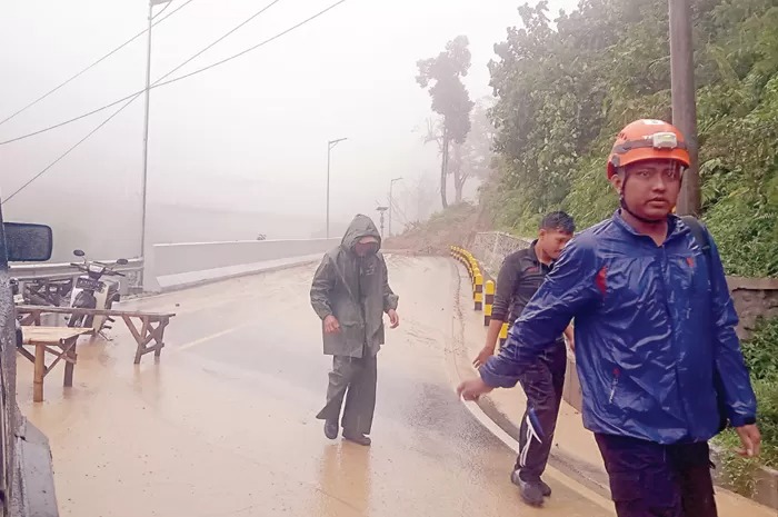 Penampakan longsor di M 59, Desa Sumberwuluh, Kecamatan Candipuro, Kabupaten Lumajang. (Iqbal/Jawa Pos Radar Semeru)