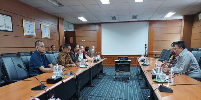 suasana pertemuan perwakilan AMSI dan Dewan pers. dalam pertemuan ini, AMSI mempertanyakan kelanjutan regulasi publisher rights