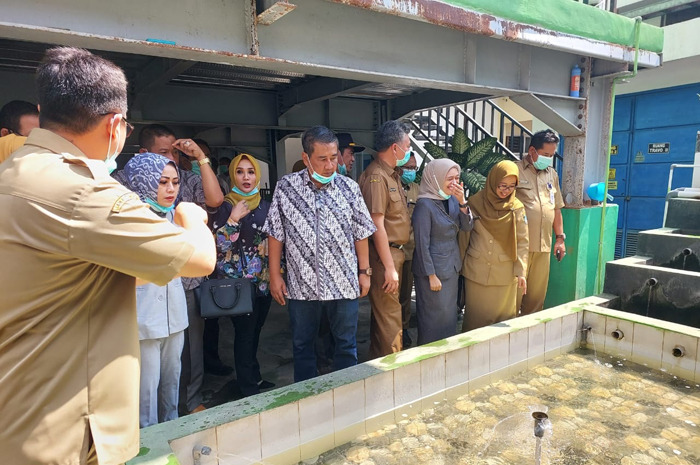 Anggota Komisi C DPRD Jombang saat melakukan sidak ke IPAL di RSUD Jombang