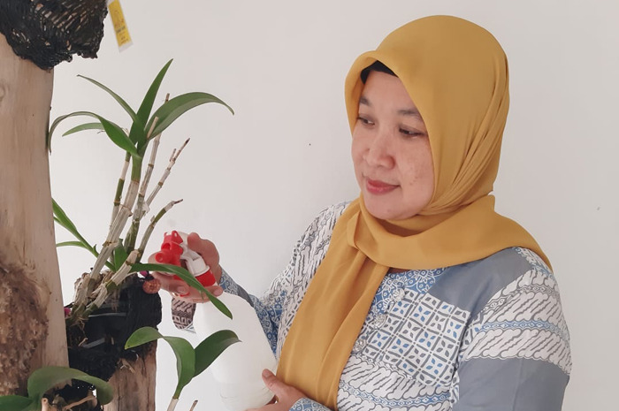 Diah Tri Hekmawati, adalah seorang pecinta bunga anggrek