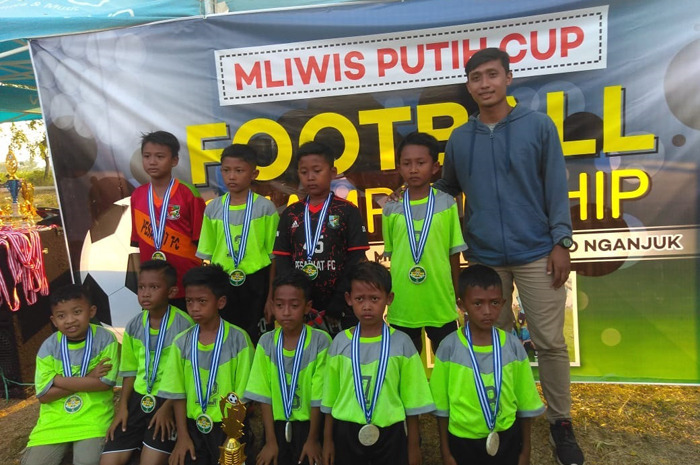 Pesawat FC, tim sepak bola asli Desa Watudakon, Kecamatan kesamben, Jombang yang jadi salah satu Icon desa
