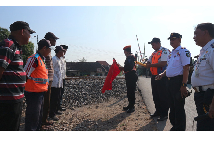 Proses fungsionalisasi tiga titik perlintasan KA Sebidang di Kabupaten Jombang