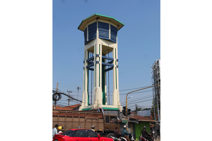 Watertoren alias menara air di di depan Sub Terminal Mojoagung masih kokoh berdiri