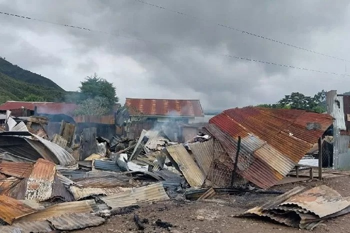 Rumah warga yang dibakar massa dalam kerusuhan di Dogiai. (ANTARA/HO/Humas Polda Papua)