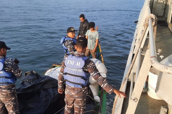 Pangkalan Utama TNI AL (Lantamal) XIII Tarakan, Kalimantan Utara di bawah Koarmada II  berhasil menggagalkan penyelundupan barang ilegal di laut berupa 64 koli pakaian bekas