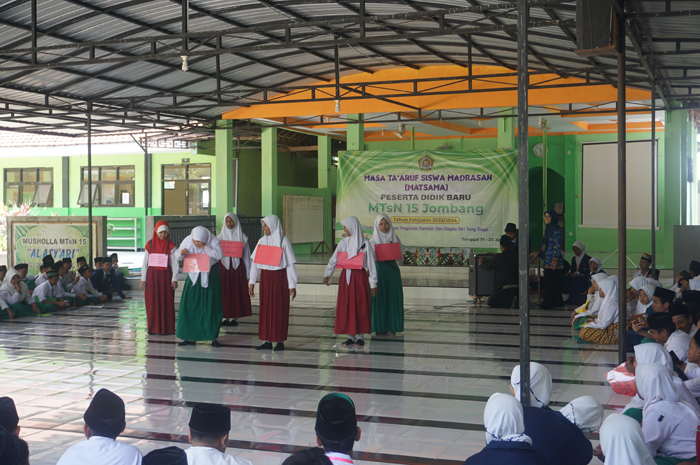 Kegiatan MPLS di MTsN 15 Jombang dilaksanakan dengan suasana yang menyenangkan dan menggembirakan