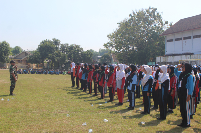 Pelatihan bela negara saat MPLS di SMKN Mojoagung