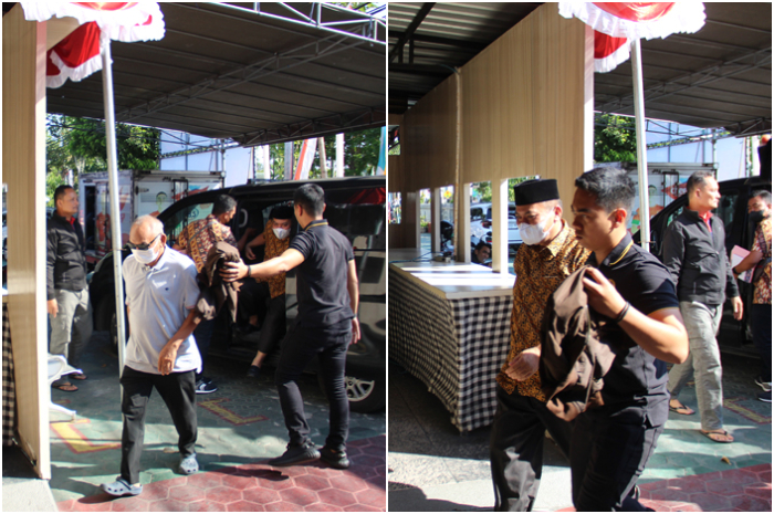 Sudiyanto (kiri) dan Mubin (kanan) saat menuju Lapas Kelas II B Jombang untuk ditahan.
