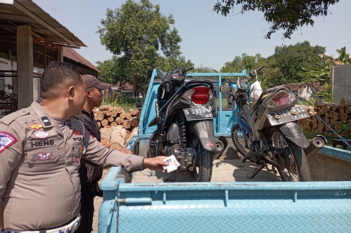 Dua sepeda motor yang terlibat kecelakaan di Desa Grobogan, Kecamatan Mojowano Jombang diamankan petugas